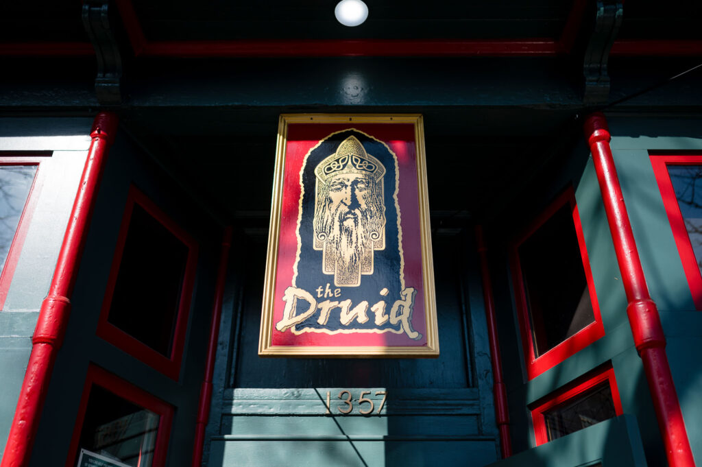 Entrance sign for "The Druid," an Irish pub in Cambridge, MA
